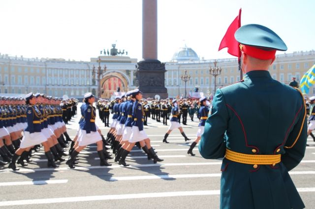 Военный оркестр провел репетицию к параду Победы в Петербурге