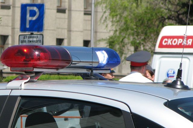В Москве полицейские с мигалками везли женщину в роддом через пробки