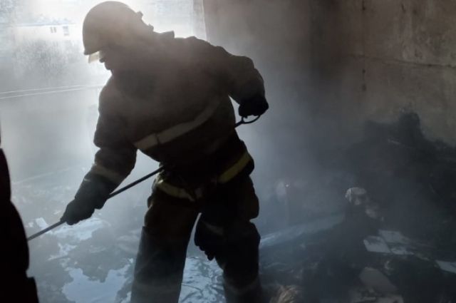В Крыму пожарные эвакуировали из горящего жилого дома 15 человек