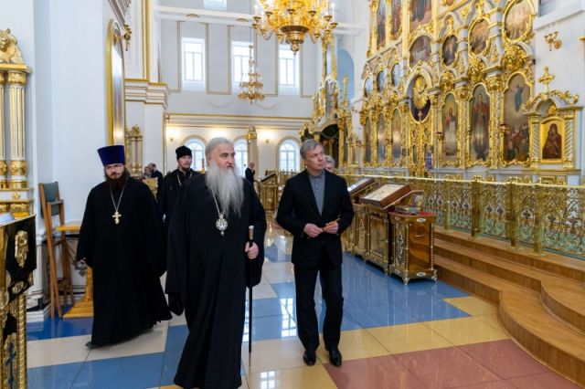 Алексей Русских посетил кафедральный собор и пообщался с митрополитом