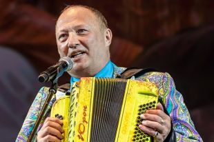 Уже 13 лет Юрий Гальцев является бессменным художественным руководителем Театра Эстрады им. А. Райкина.