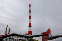 На смену трём неэкологичным трубам поставили одну высокую.