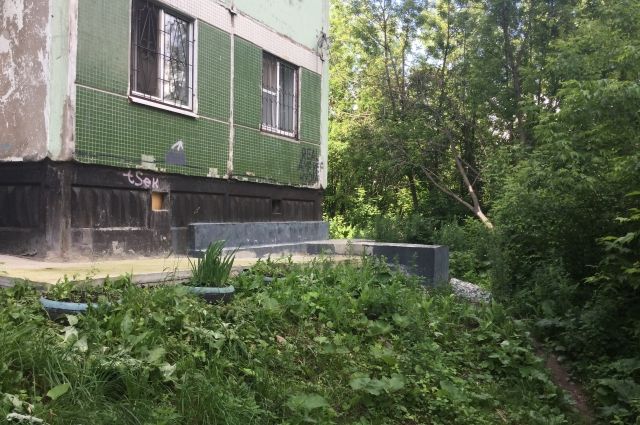 В Перми склон у дома, сползающего в овраг, планируют укрепить в 2023 году
