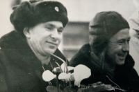 Когда Алексея Леонова и Павла Беляева встречали на Байконуре, один из встречавших всё равно бежал только за машиной Гагарина и кричал: 