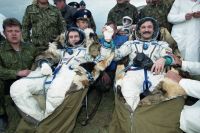 Центр подготовки космонавтов им Гагарина. Залетин на фото слева