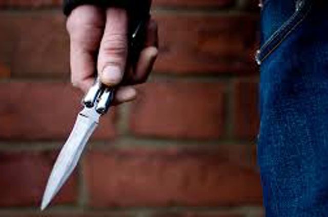 Житель Урупского района КЧР напал на инспектора ГИБДД со складным ножом