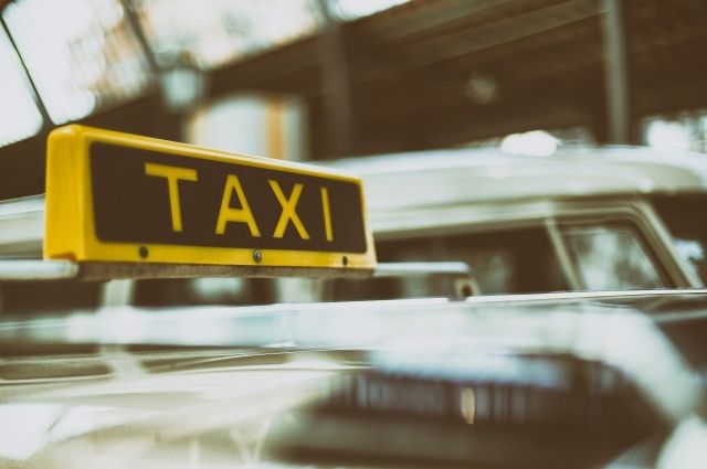 В Челябинске водитель такси умер за рулем