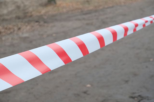 На улице Савушкина из-за прорыва трубы под землю провалились три авто