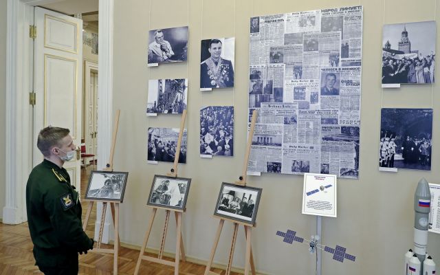 В Мариинском дворце открылась выставка, посвященная первому полету человека