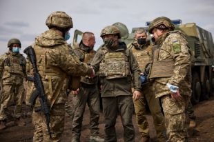 Зеленский: Байден должен помочь разрешить ситуацию на Донбассе