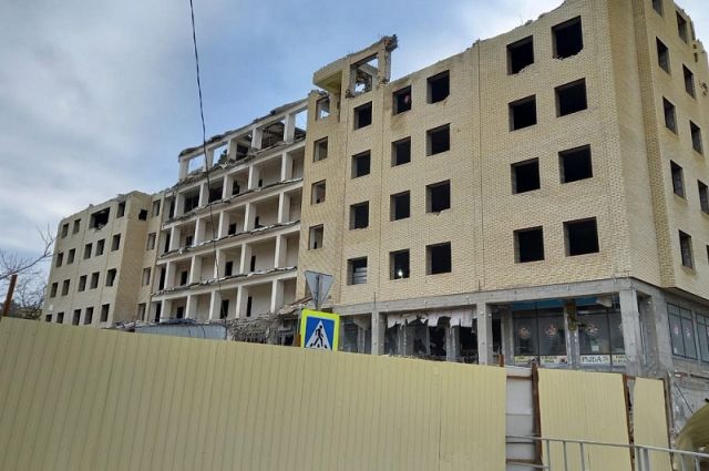 В Анапе снесли три этажа 12-ти этажного многоквартирного самостроя