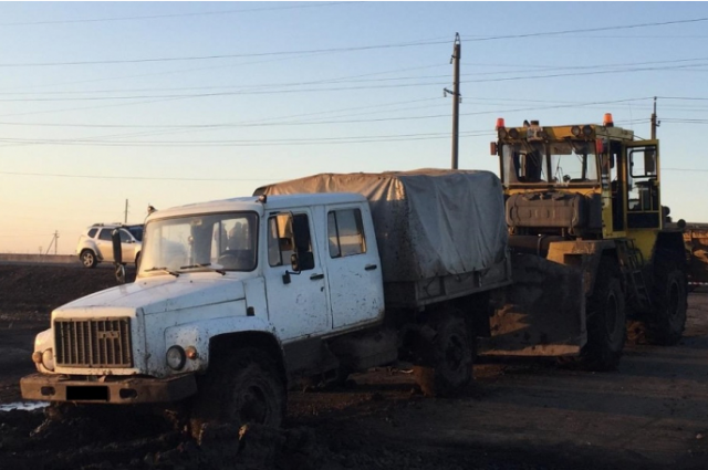 В Оренбургском районе в результате наезда трактора погиб мужчина.