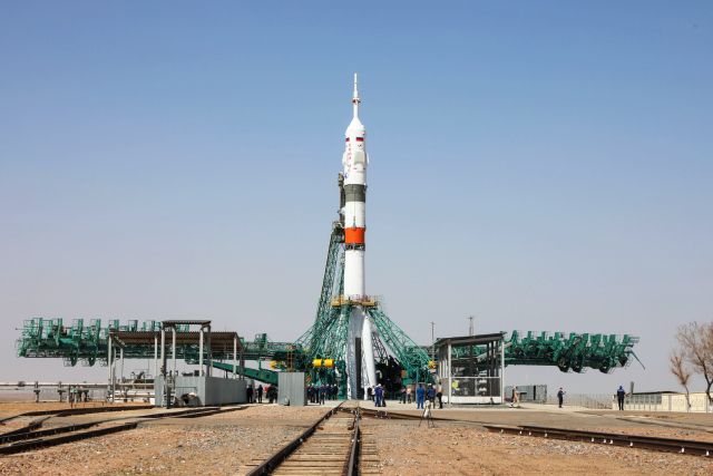 Ракета-носитель «Союз-2.1а» с пилотируемым кораблем «Союз МС-18» на стартовой площадке космодрома Байконур.