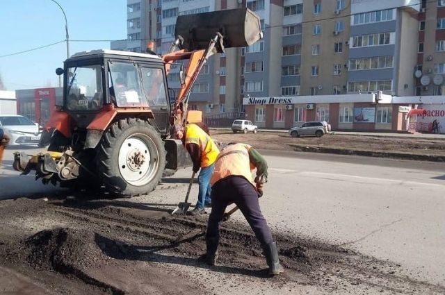 В Ульяновске латают дороги, по которым побегут участники районных эстафет