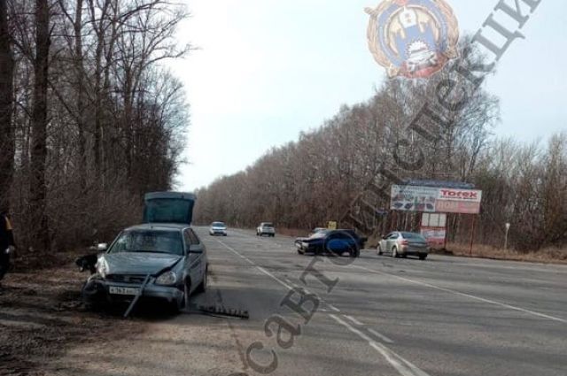 В Узловском районе автомобиль Lada столкнулся с ВАЗ