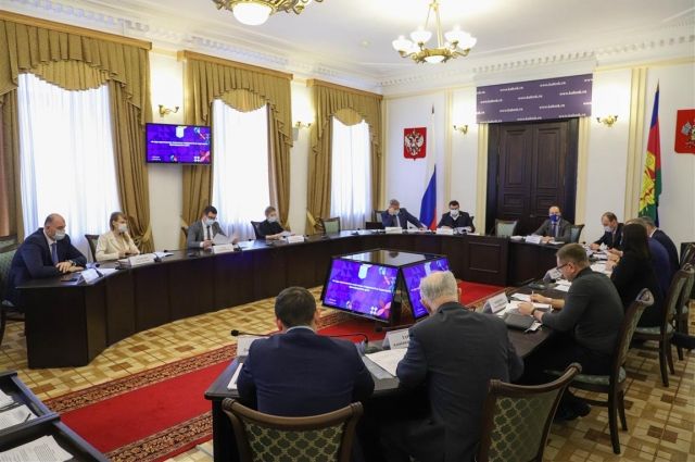 На заседании комитетов ЗСК оценили перспективы строительства спортобъектов