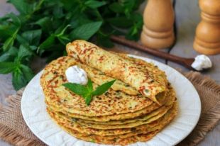 Блины из кабачков с сыром и зеленью: рецепт вкусного завтрака