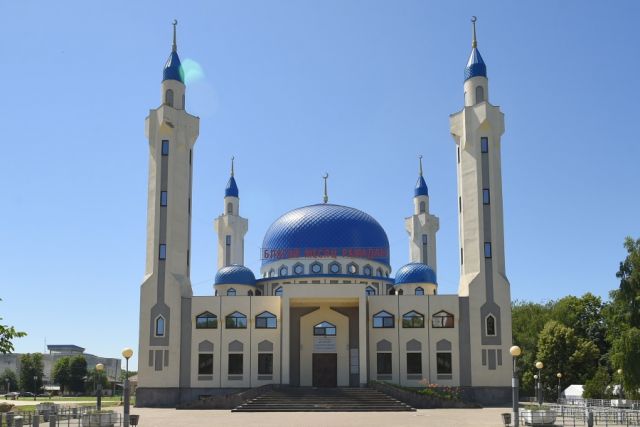 Мурат Кумпилов поздравил мусульман с началом священного месяца Рамадан