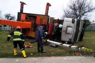 В Черниговской области электроопора задавила водителя автокрана.