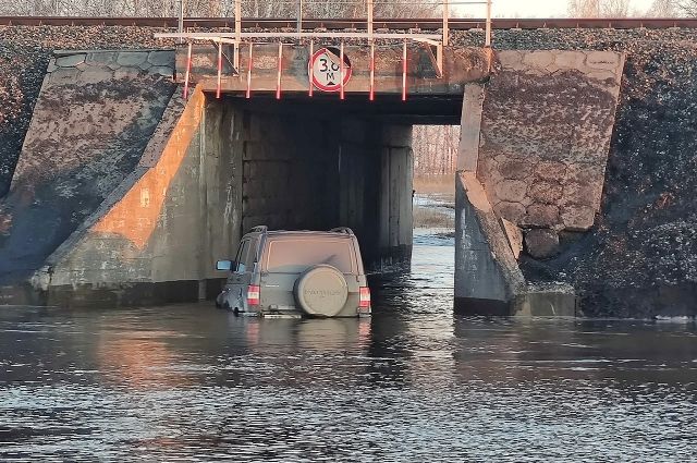 Поселок Красномайский под Новосибирском отрезало талыми водами