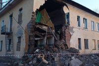 Из разрушенного дома в Канске эвакуировали 42 человека, из них 18 детей.