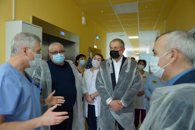 Владислав Резник посетил объекты здравоохранения в Майкопе
