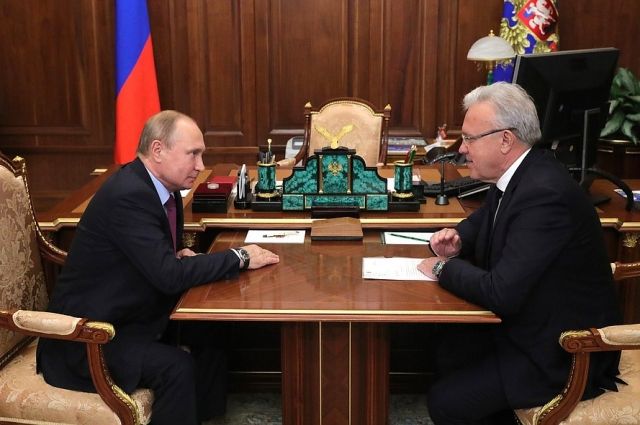 Александр Усс недавно побывал в Москве, но, по данным красноярских СМИ, на прием к президенту не попал.