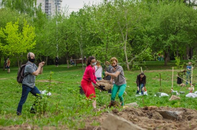 Власти Екатеринбурга пообещали оставить парк у пруда открытым для горожан