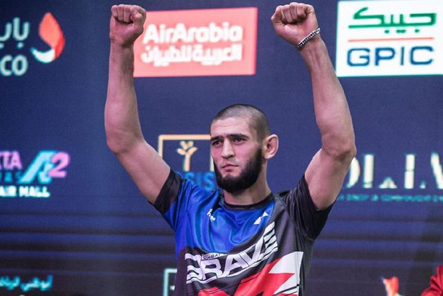 Боец UFC Хамзат Чимаев показал борьбу с главой Чечни Рамзаном Кадыровым