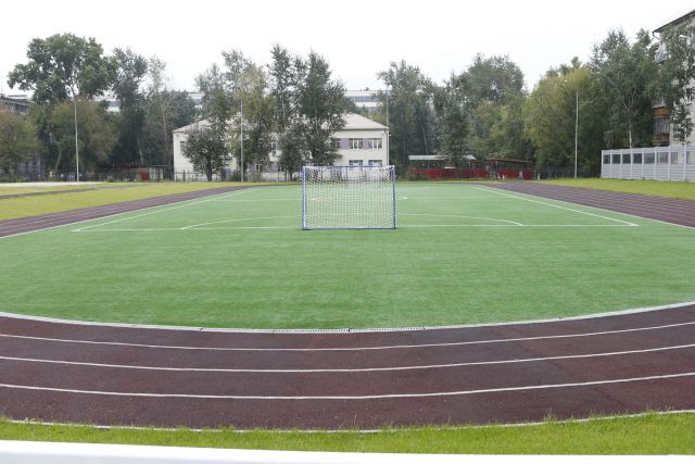 Возле трёх школ Пскова началась подготовка к строительству стадионов