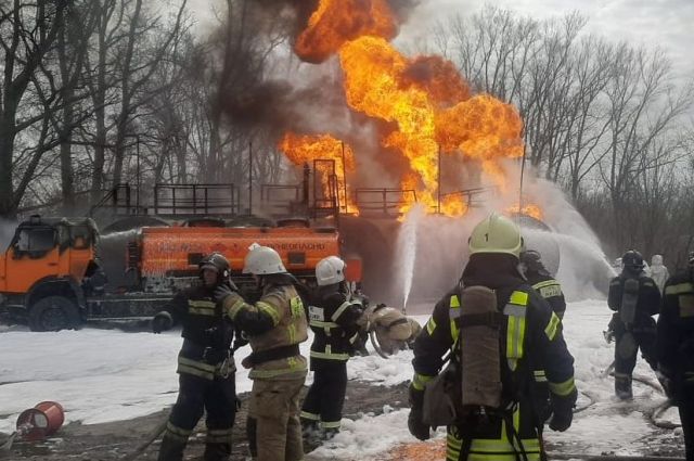 При пожаре на АЗС 15 апреля 2021 года в Барнауле пострадал мужчина