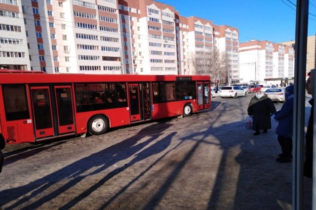 В Казани водителя автобуса, откуда выпали женщина с ребёнком, отстранили