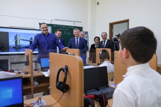 Сергей Меликов и замминистра просвещения РФ посетили новую школу в Талги
