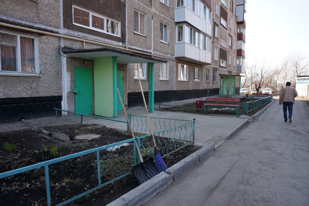 На Куйбышева, 89А инструменты для уборки всегда в деле.
