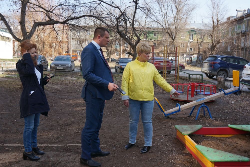 В Свердловском районе в некоторых дворах навели блеск.