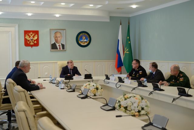 Глава Адыгеи провел встречу с представителями Генштаба ВС РФ