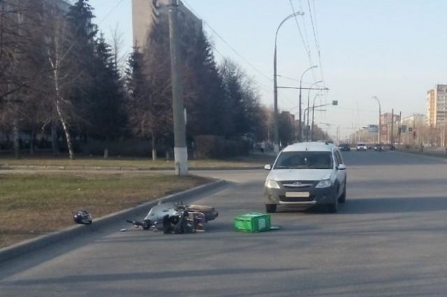 В Тольятти ехавший на мопеде мужчина попал под машину