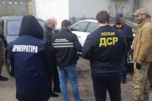 Правоохранители задержали на взятке чиновника Киевской ОГА
