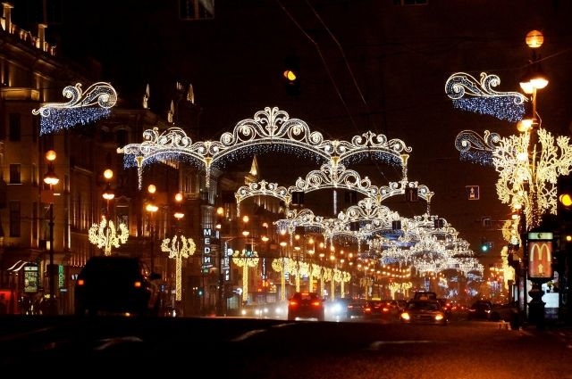 На украшения ко Дню города в Петербурге потратят 5,7 миллиона рублей