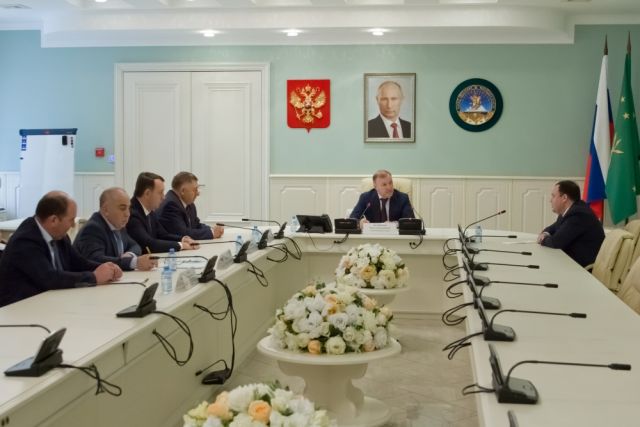 Глава Адыгеи провел встречу с членом Совета при Президенте РФ