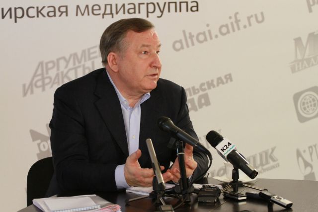 Экс-губернатор Алтайского края Карлин заработал за год 8 млн рублей