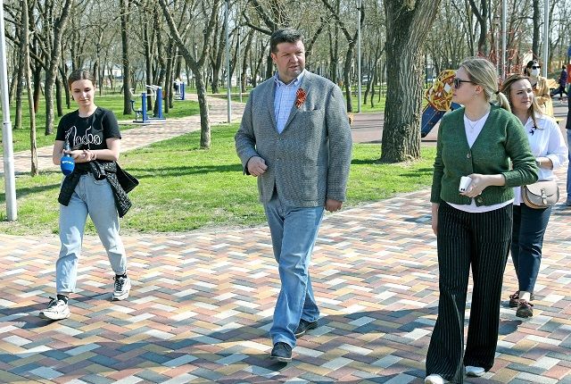 Геннадий Ягубов обсудил с жителями Будённовска вопросы благоустройства