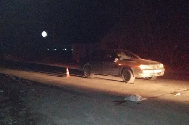 Водитель Toyota насмерть сбил пешехода ночью на трассе под Новосибирском
