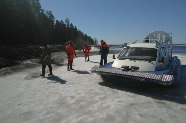 В Городецком районе 18 апреля спасатели сняли с льдины девять рыбаков