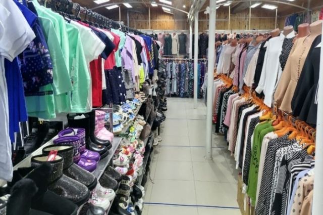 Житель Усть-Кута продавал поддельную брендовую одежду в торговом центре