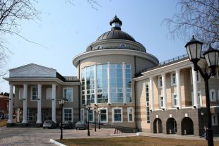 Выставка в главном здании музея раскрывает многогранность и уникальность произведений художников XIX – начала XX века