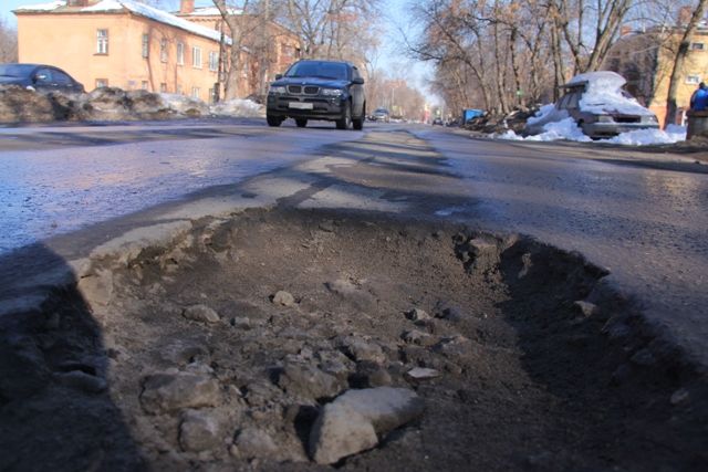 Николай Любимов сообщил об «ужасном состоянии» улицы Промышленной в Рязани