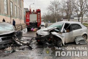 В Одессе столкнулись две иномарки: есть жертвы.