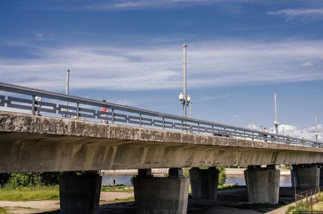 Улицы Горького и Ипподромную соединит временный мост в Пскове