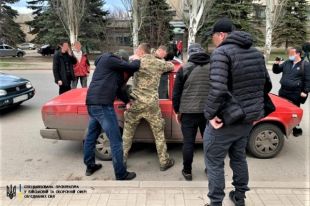 Угрожал насилием: в Донецкой области военный требовал взятку
